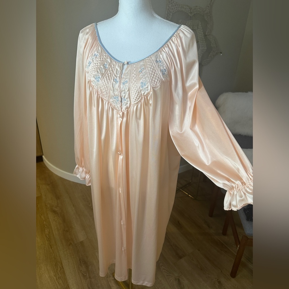 Vintage Vanity Fair Quilted Embroidered Robe Housecoat Button Up